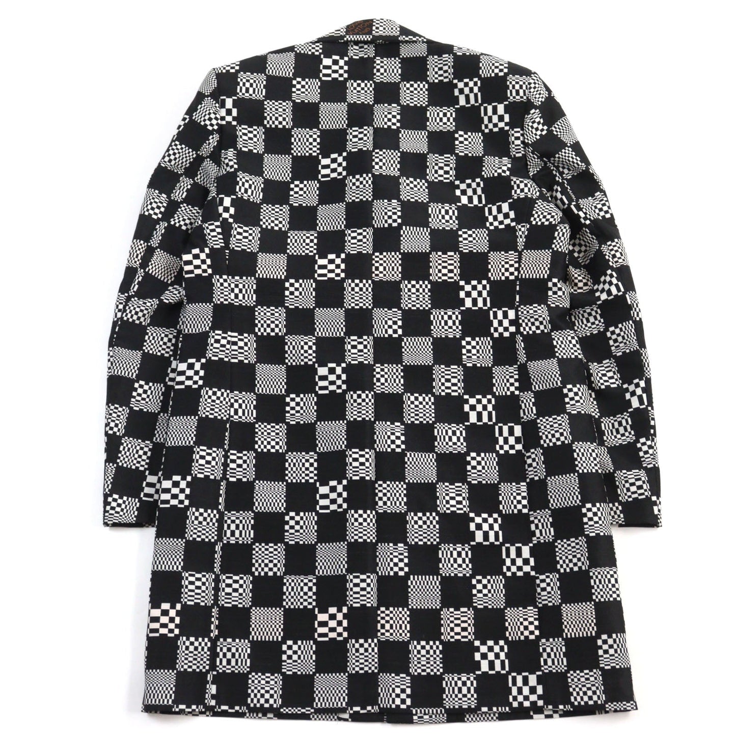 LOUIS VUITTON Chester coat HKC71W Outer: 68% wool, Outer: 32% polyester, Lining: 30% cupra, Lining: 27% acetate, Lining: 24% rayon Black White mens 50