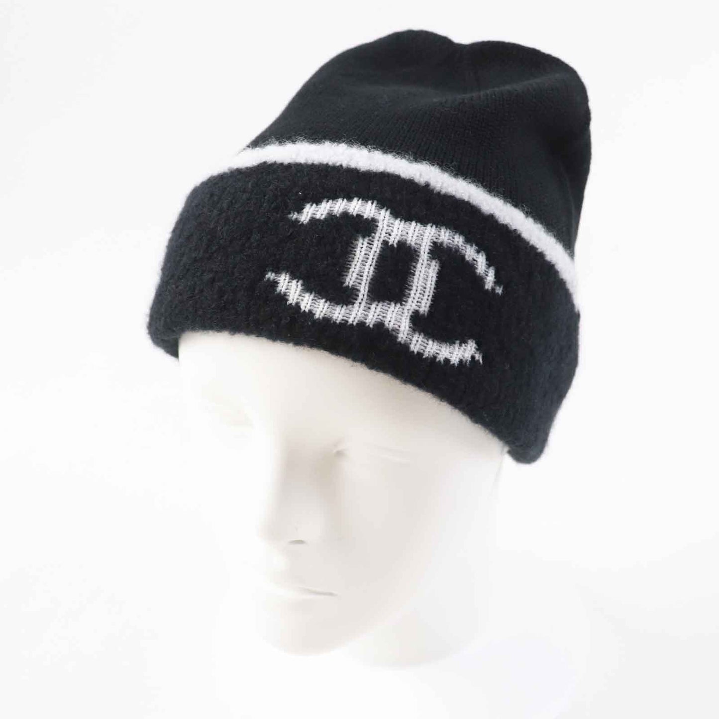 CHANEL gloves Main: 73% wool, 19% cashmere, 4% silk, 2% nylon, 1% polyester Black White Two-piece set Women
