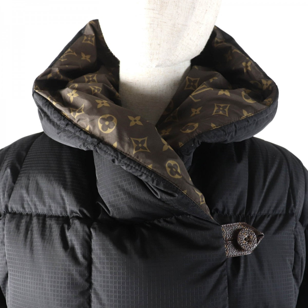 LOUIS VUITTON Down jacket 1AAIJB Outer: 100% nylon, Lining: 100% polyester, Filling: 90% down, Filling: 10% feather, Partial: 50% cotton black Long Sleeve Pillow Puffer Jacket Women 38