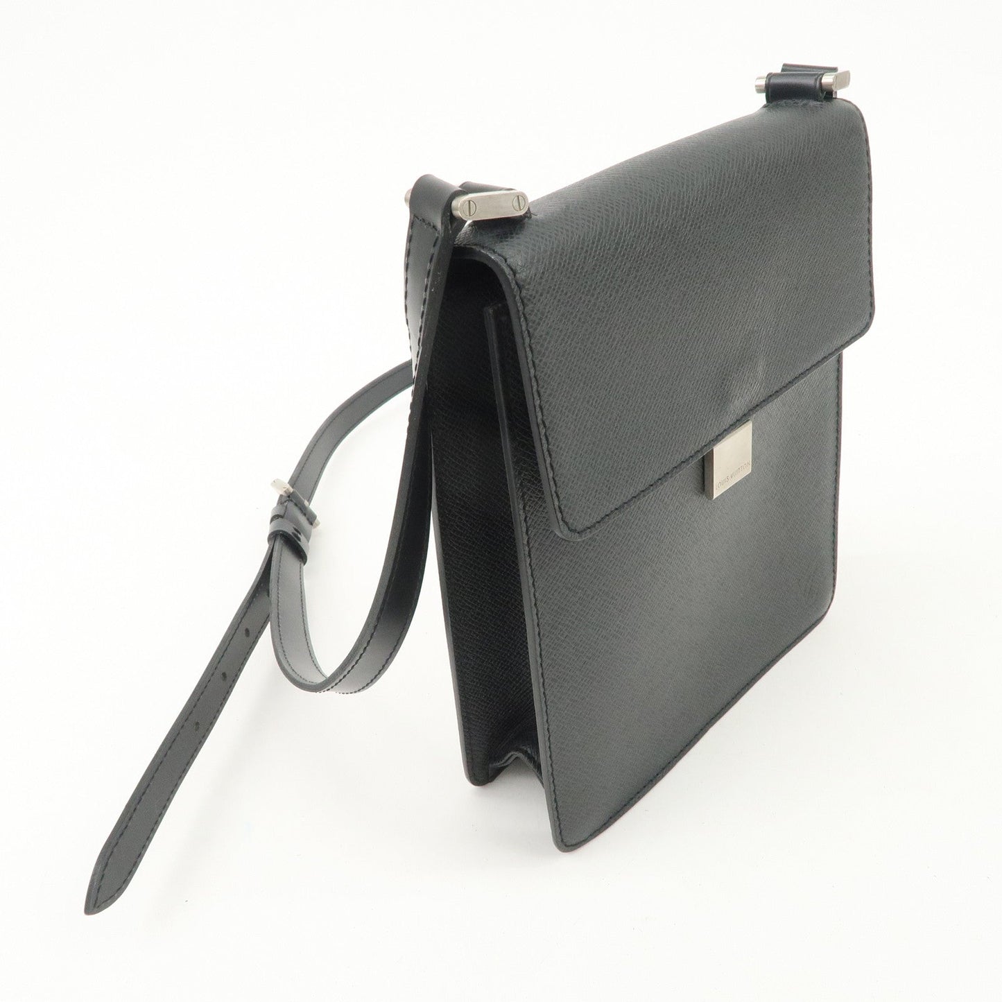Louis Vuitton Taiga Pochette Kurgan Shoulder Bag Ardoise M32442