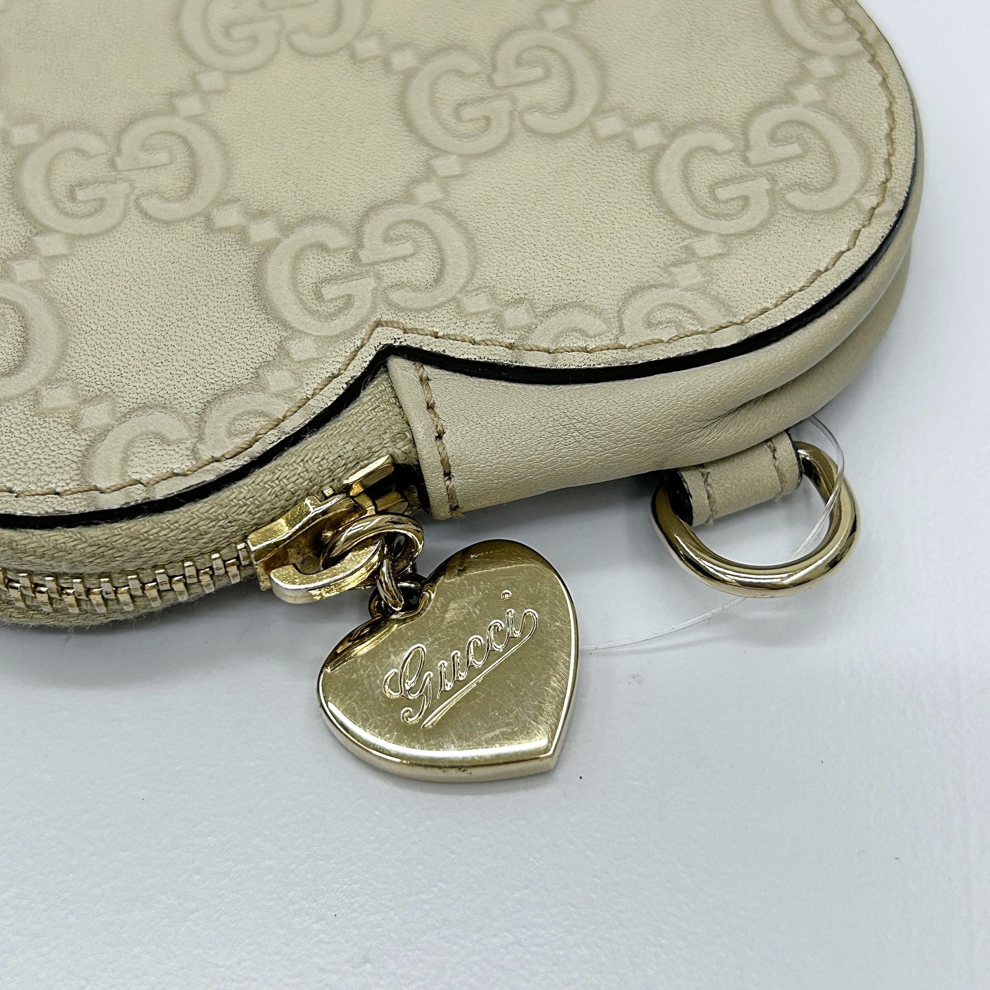 Gucci Heart Coin Pouch gu6207ey