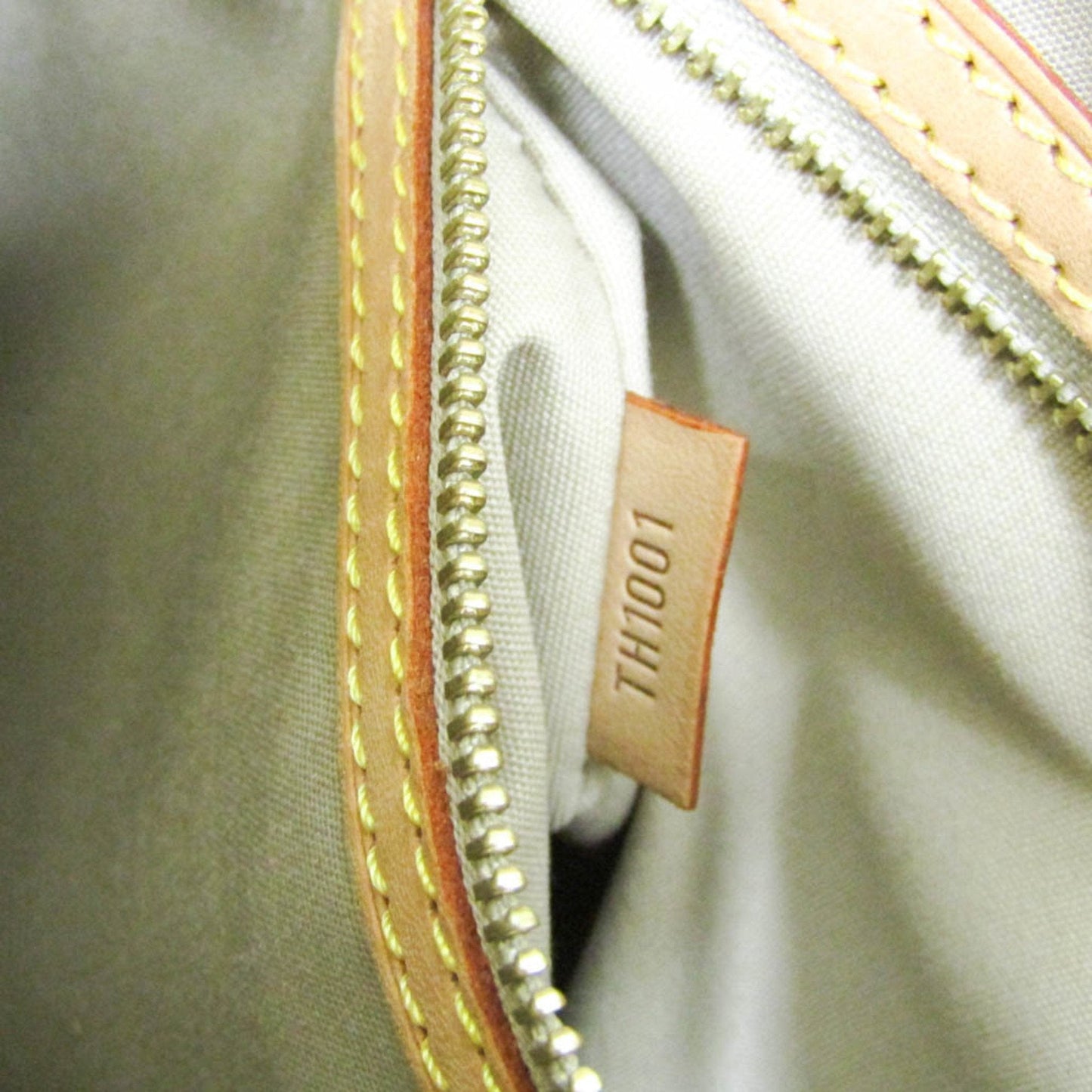 LOUIS VUITTON Reade Tote