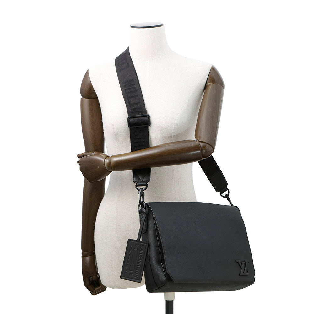 LOUIS VUITTON takeoff messenger NoirM57080 Grain Leather