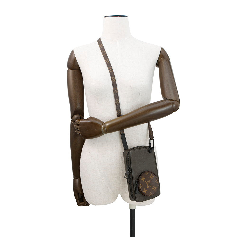 LOUIS VUITTON Phone box Khaki/BrownM30581 Taiga Leather Monogram