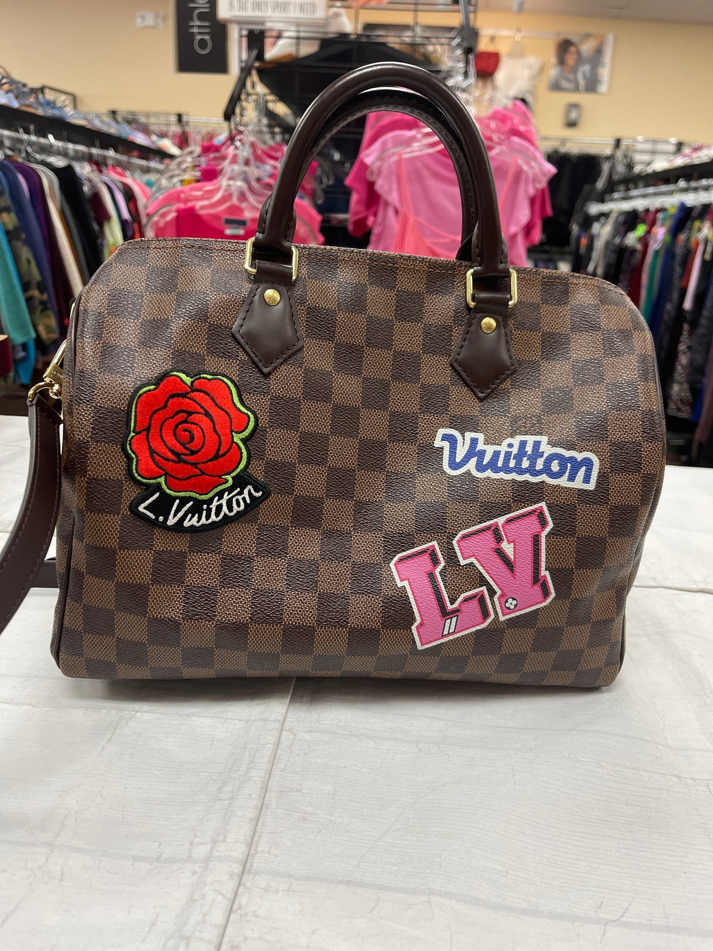 Handbag Designer By Louis Vuitton Size: Medium