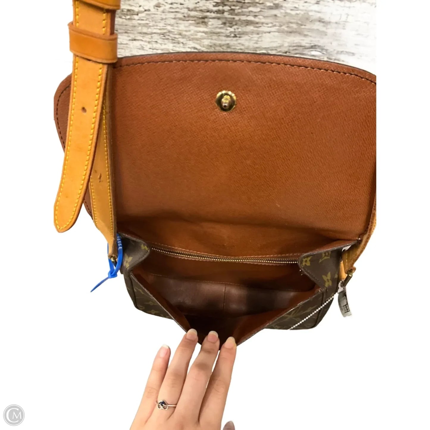 Crossbody Luxury Designer By Louis Vuitton, Size: Medium