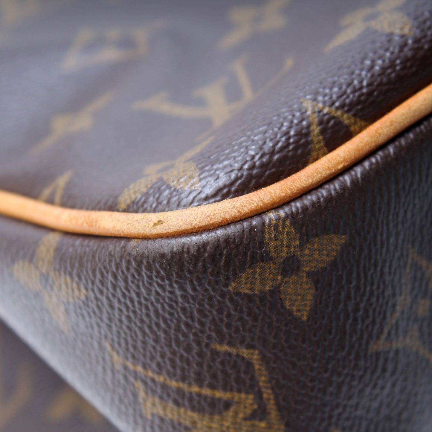 Louis Vuitton Batignolles Vertical Monogram