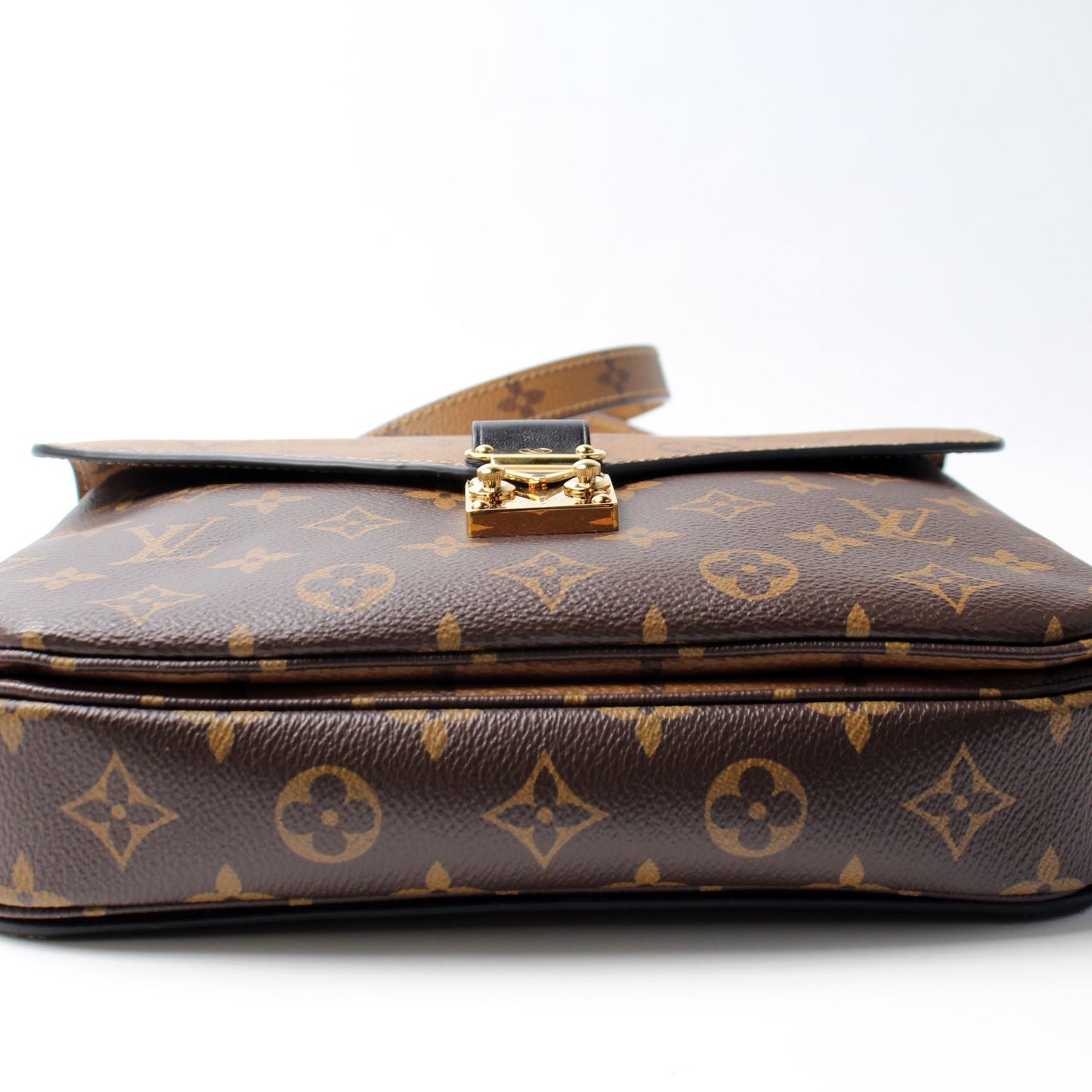 Louis Vuitton Pochette Metis Reverse Monogram