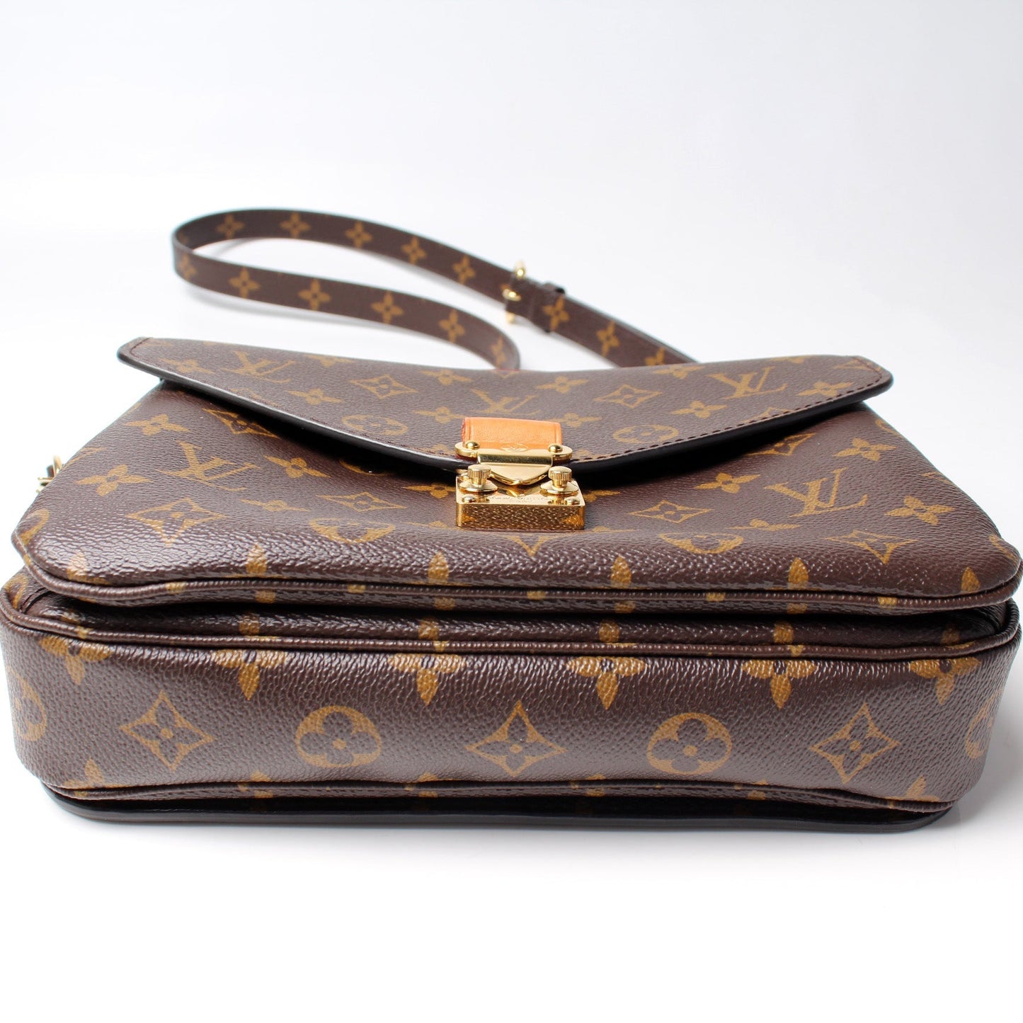 Louis Vuitton Pochette Metis Monogram