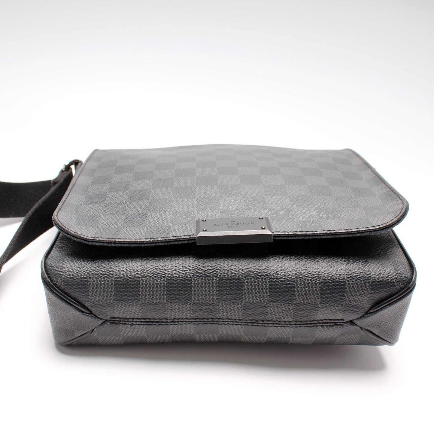 Louis Vuitton District PM Damier Graphite