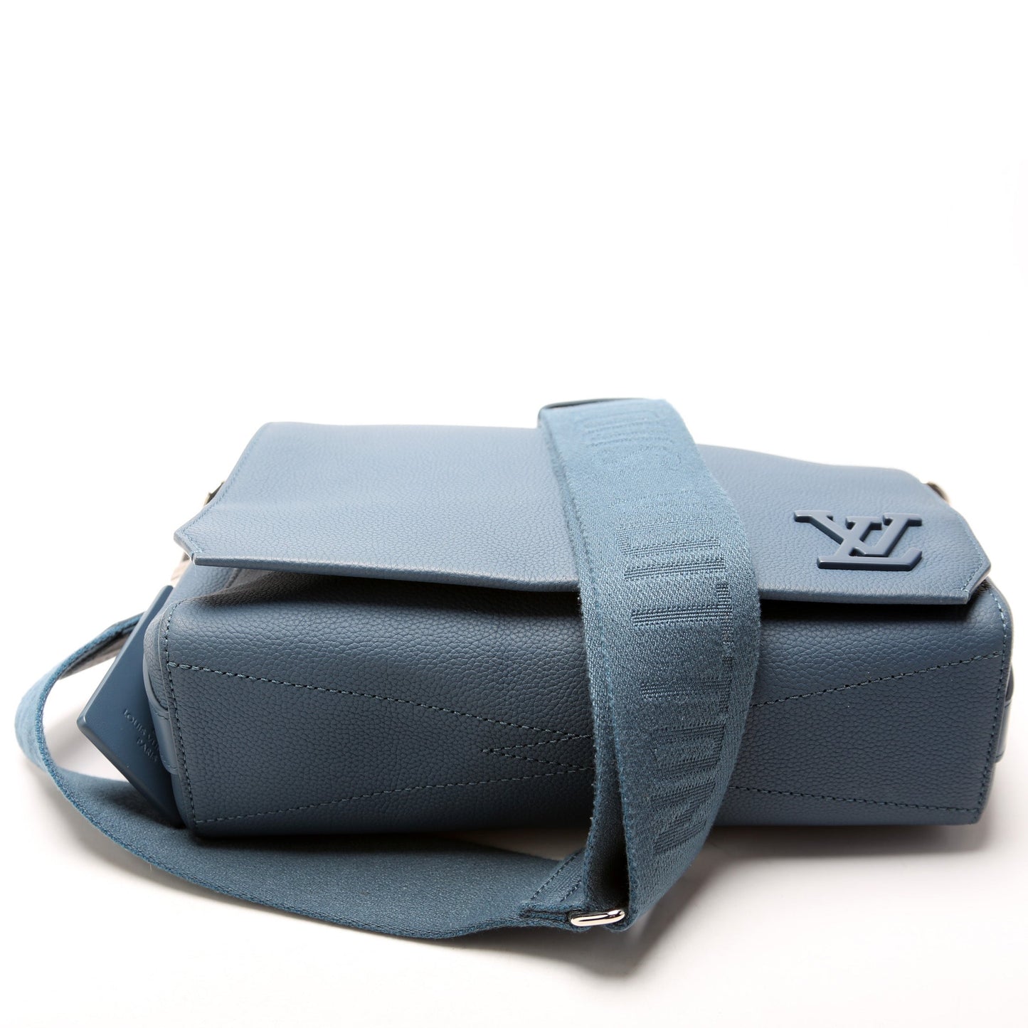 Louis Vuitton Messenger Aerogram