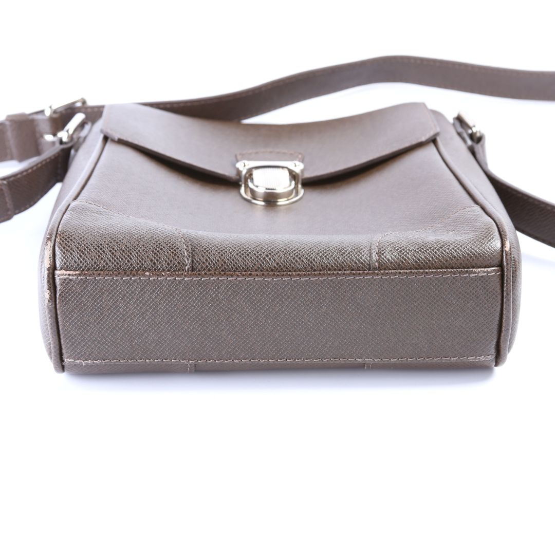 Louis Vuitton Luca Ardoise Taiga Messenger