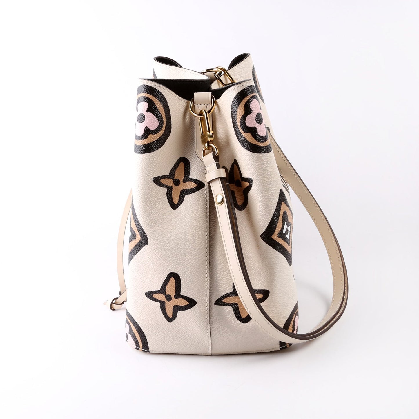 Louis Vuitton Neonoe Wilde at Heart Giant Monogram