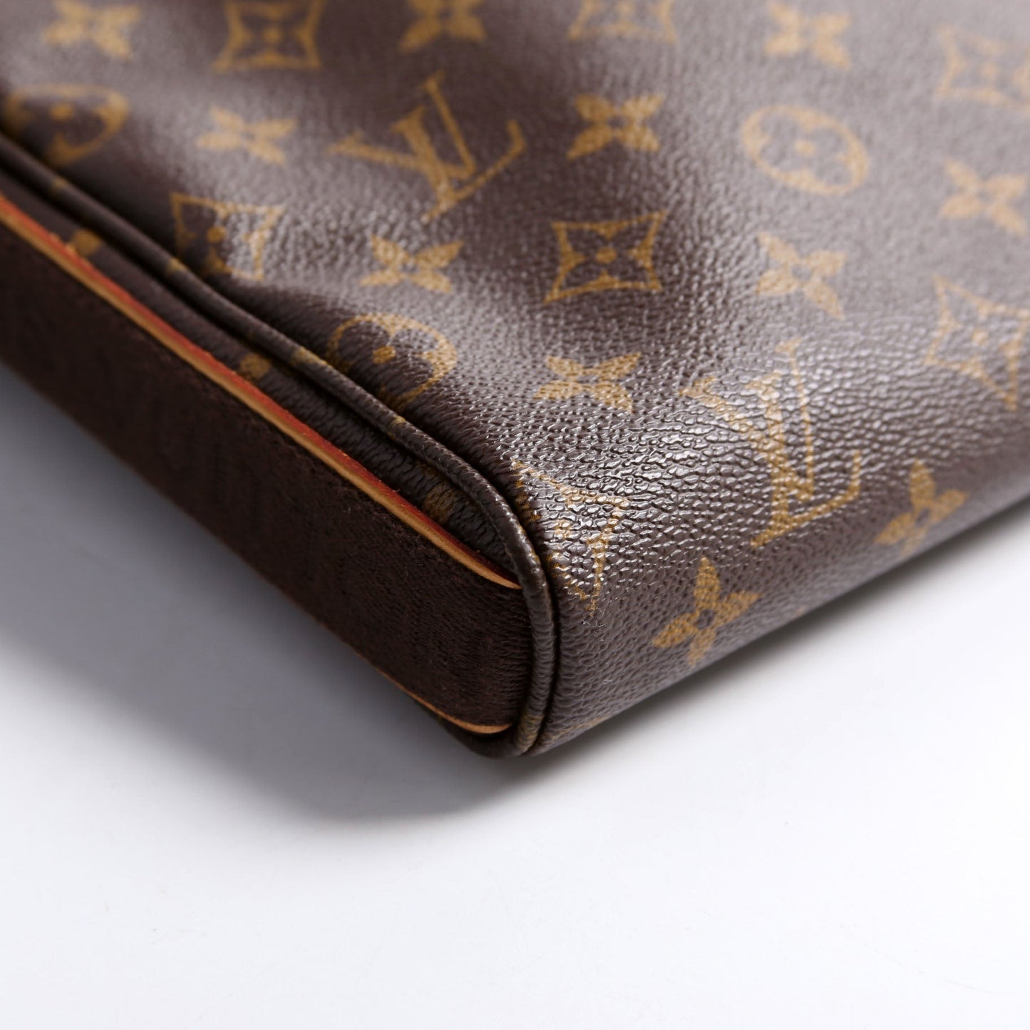 Louis Vuitton Trotteur Beaubourg Monogram