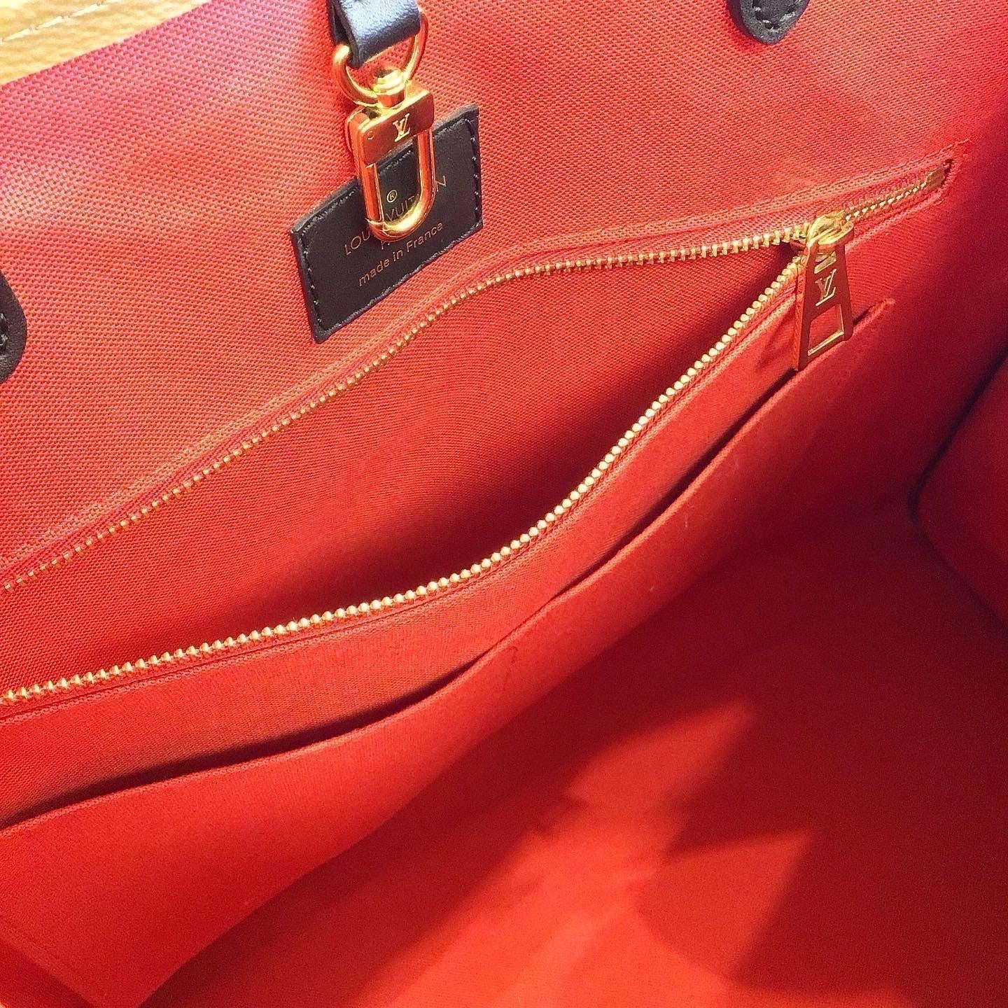 Handbag Designer By Louis Vuitton Size: Medium