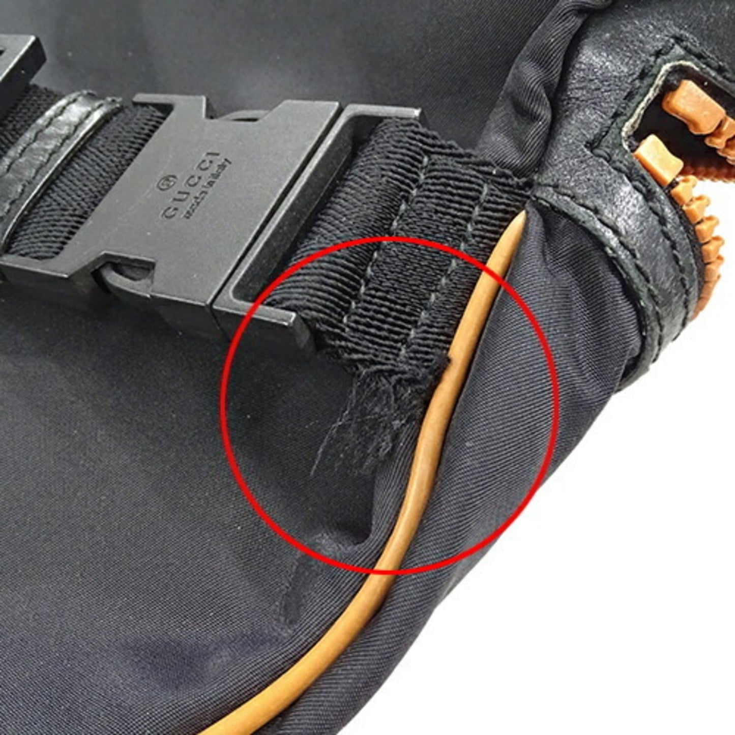 Gucci Black Nylon Sling Bag ( )