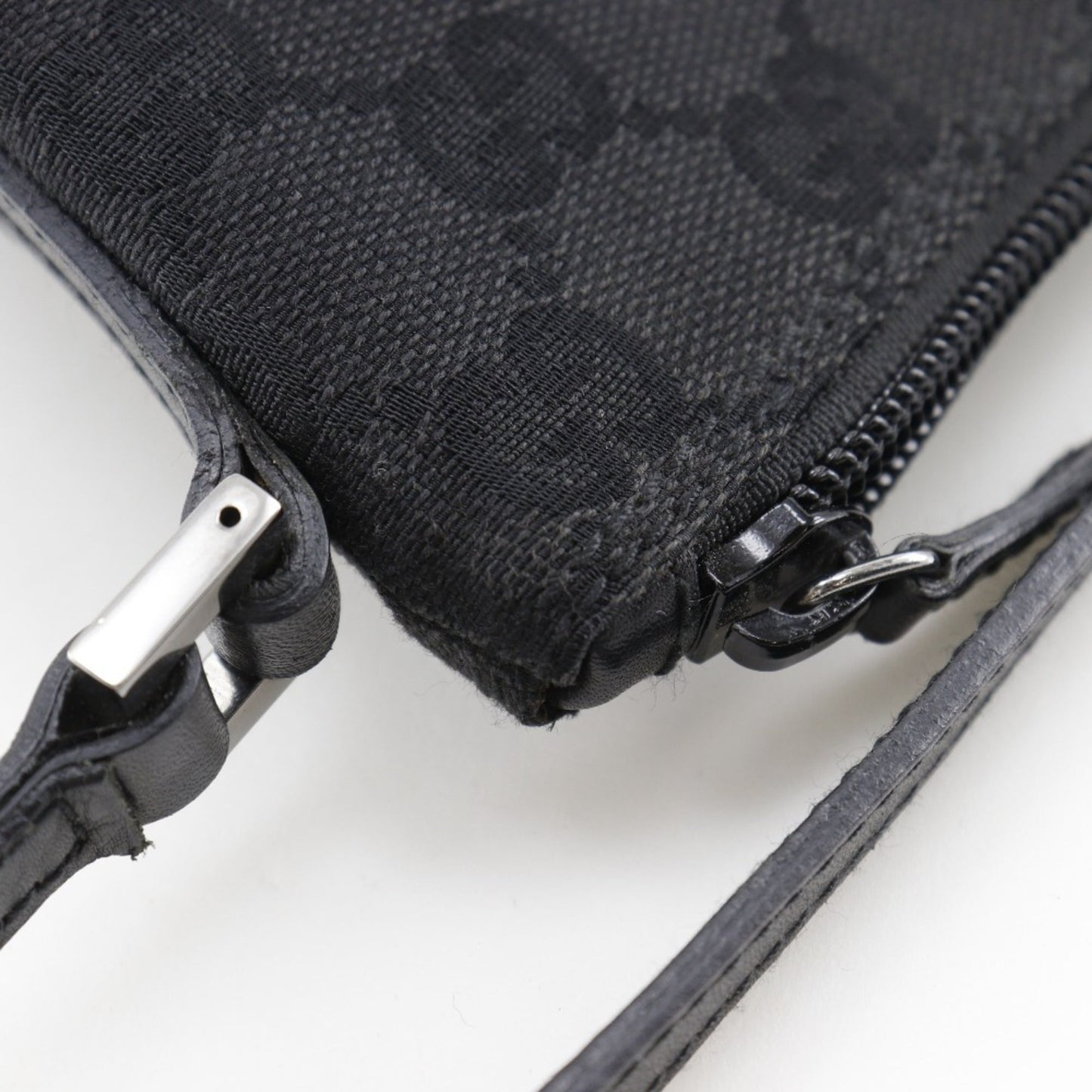 Gucci Black Gg Canvas Pouch ( )