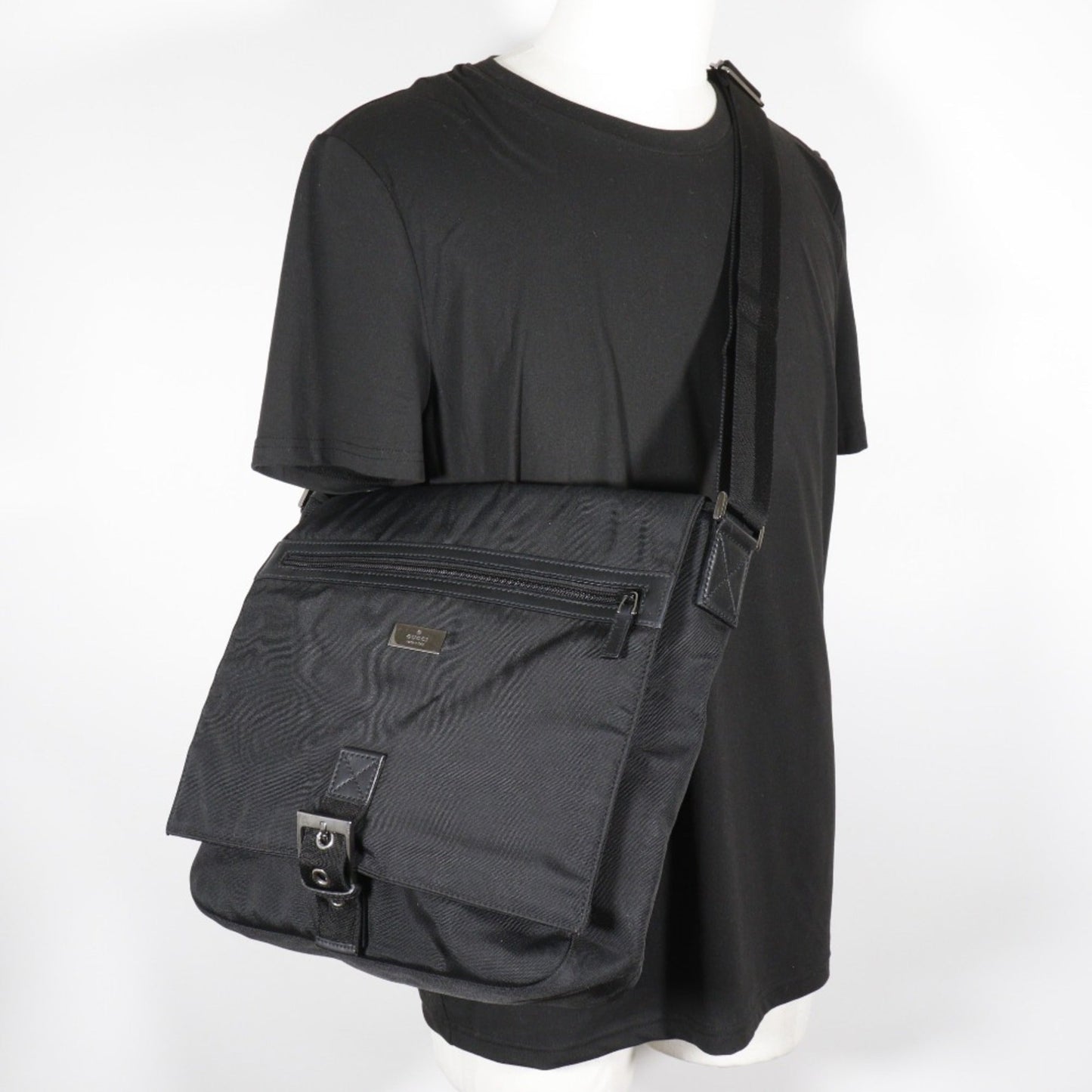 Gucci Black Nylon Canvas Shoulder Bag ( )