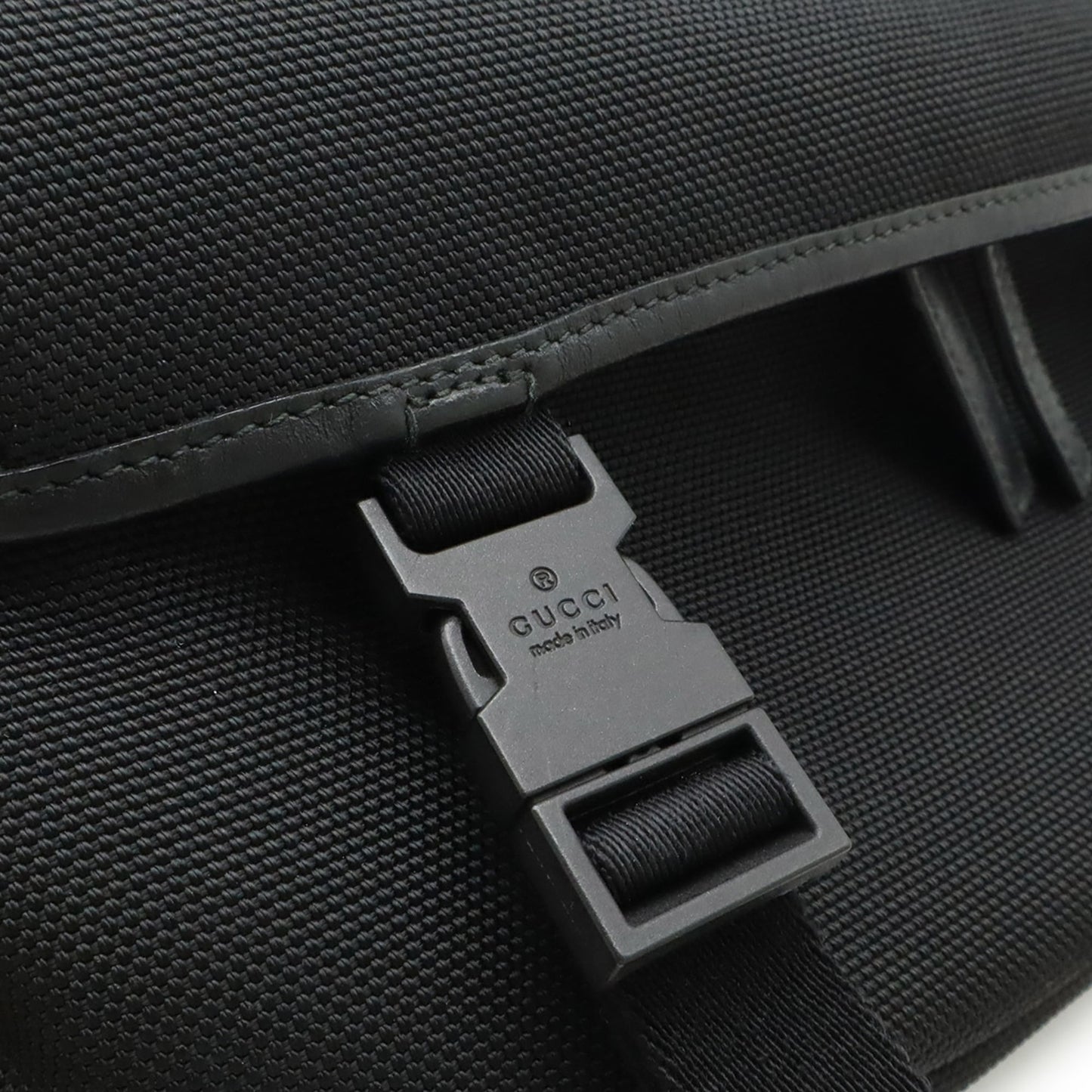 Gucci Black Green Red Color Nylon Canvas Leather Shoulder Bag Sling Bag ( )
