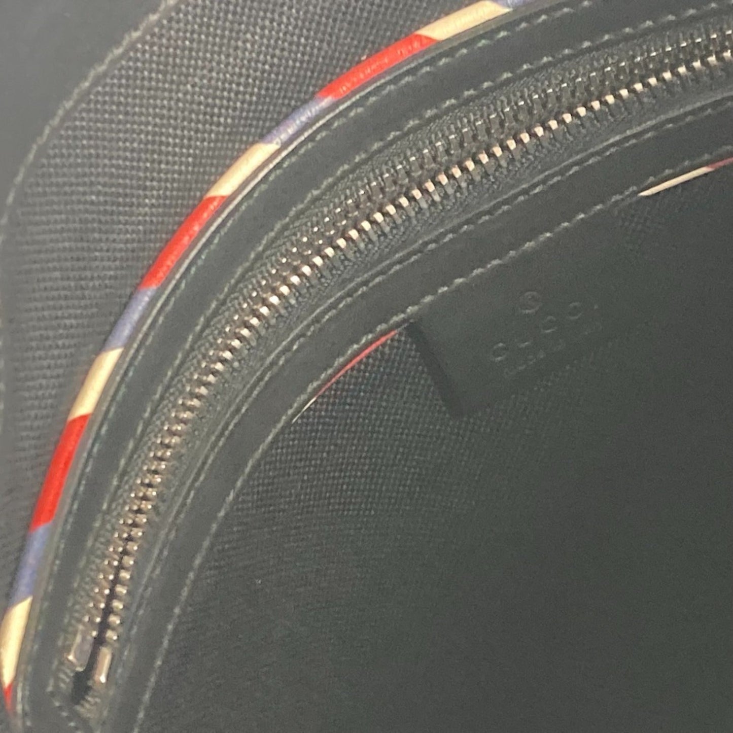 Gucci Black Multi-Color Gg Supreme Messenger Bag Shoulder Bag ( )