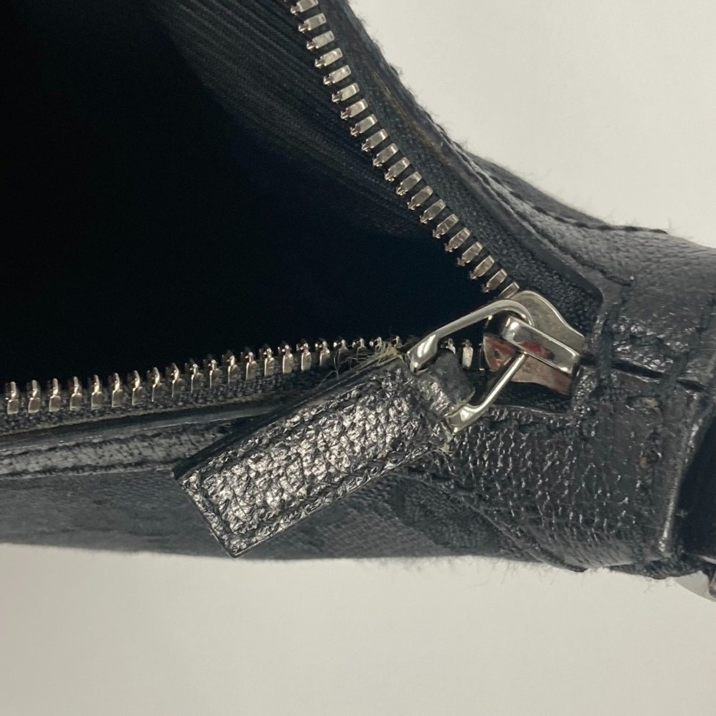 Gucci Black Gg Canvas Shoulder Bag ( )