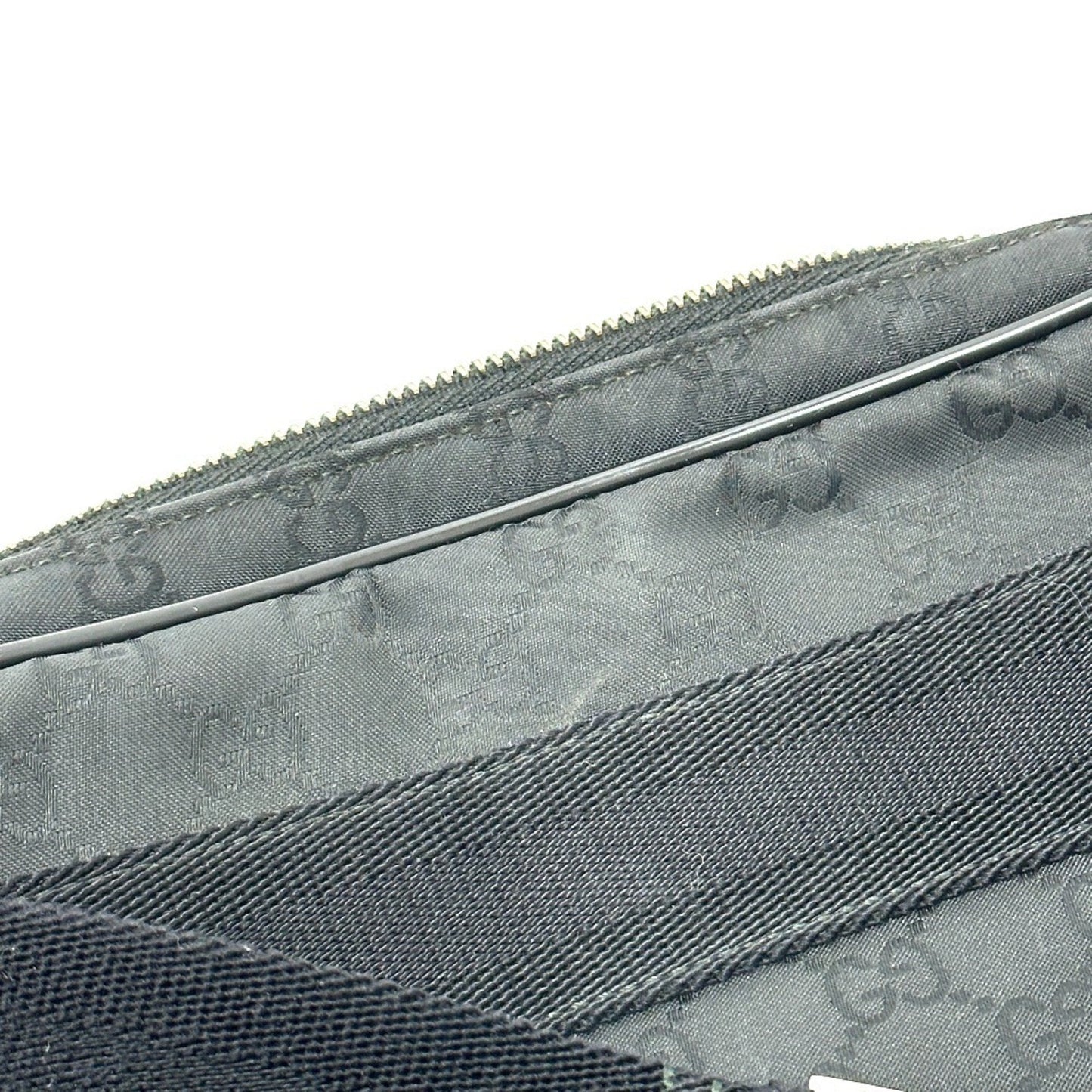 Gucci Black Nylon Leather Sling Bag ( )