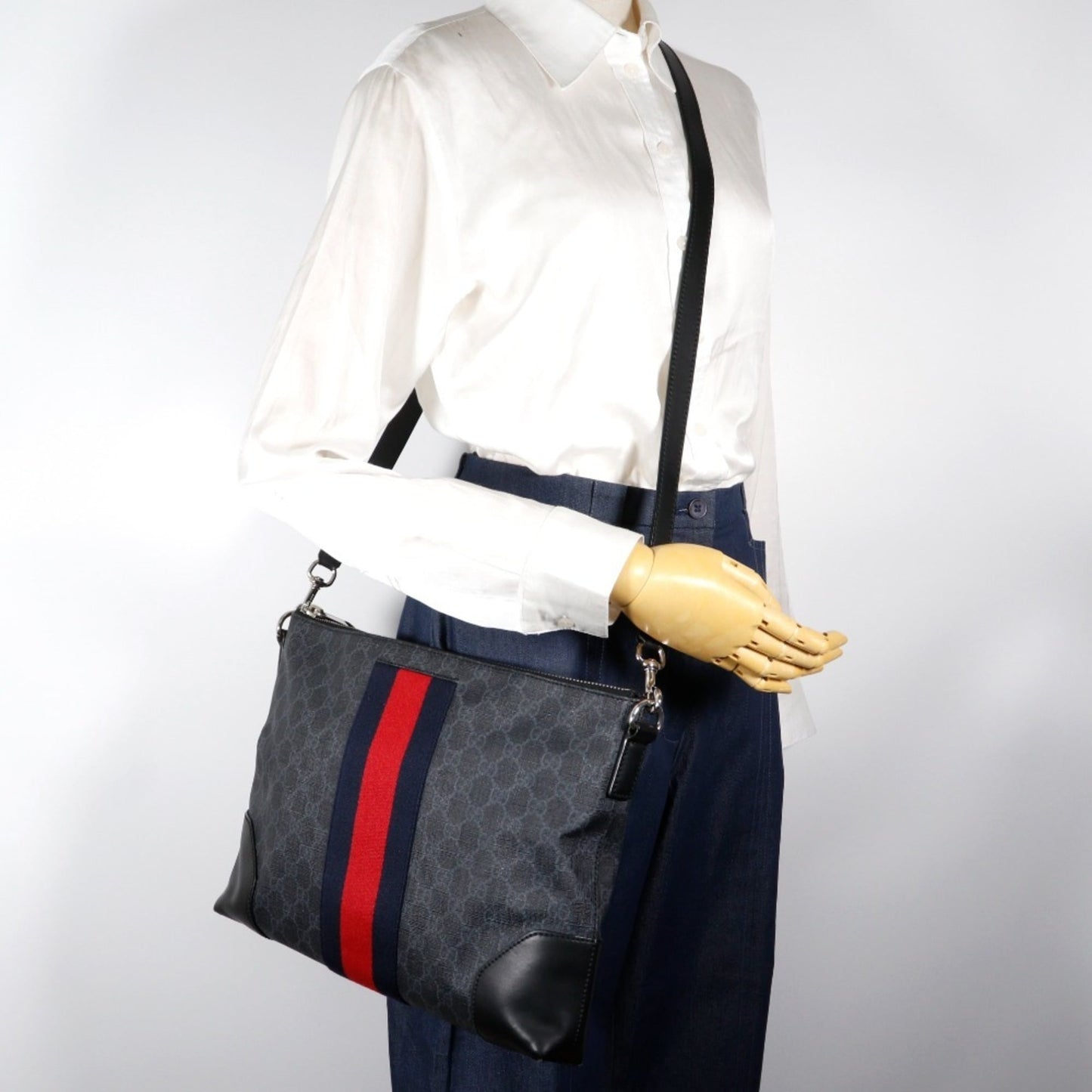 Gucci Black Gg Supreme Messenger Bag Shoulder Bag ( )