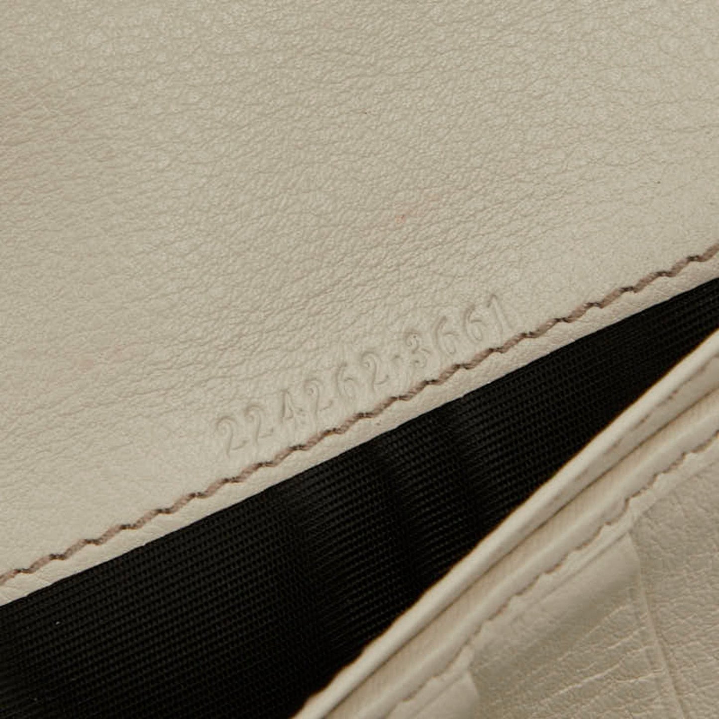 Gucci White Leather Chain/Shoulder Wallet ( )
