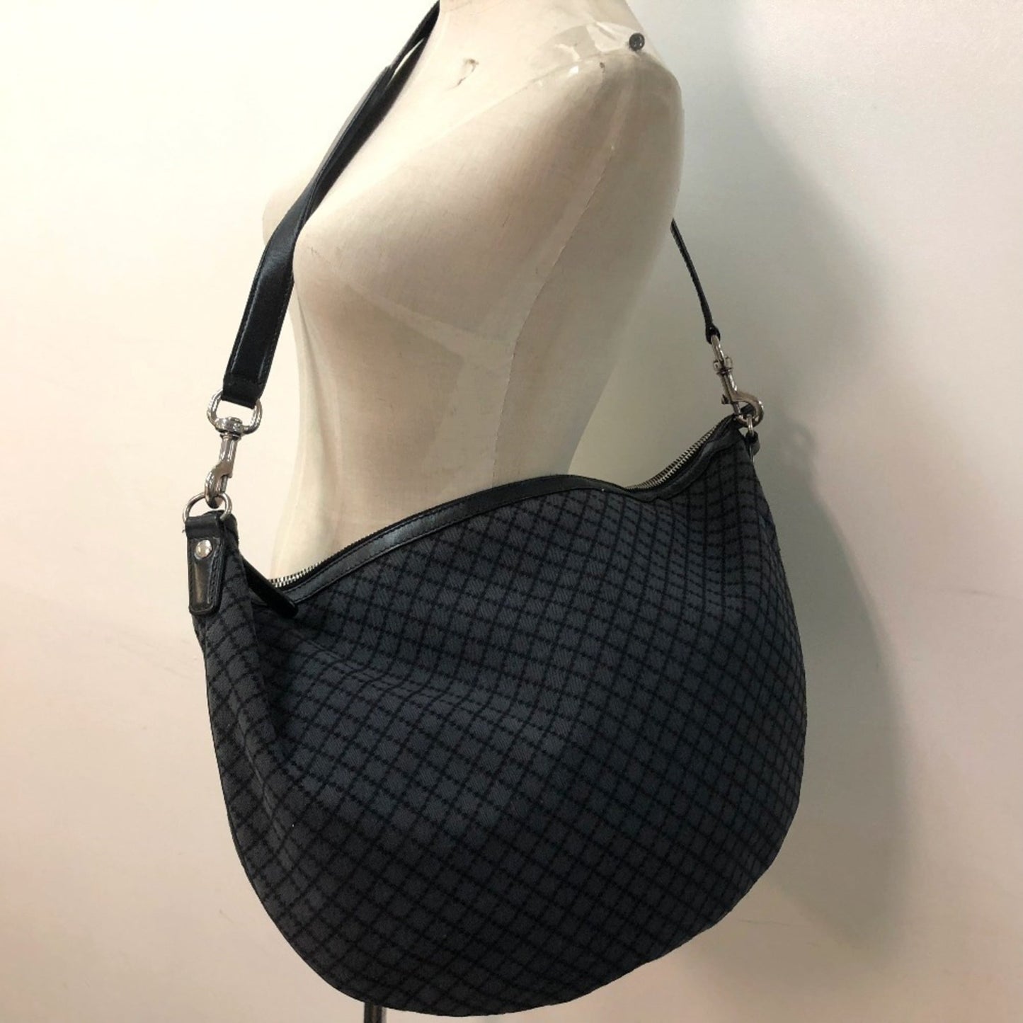 Gucci Diamante Black Gray Canvas Shoulder Bag ( )