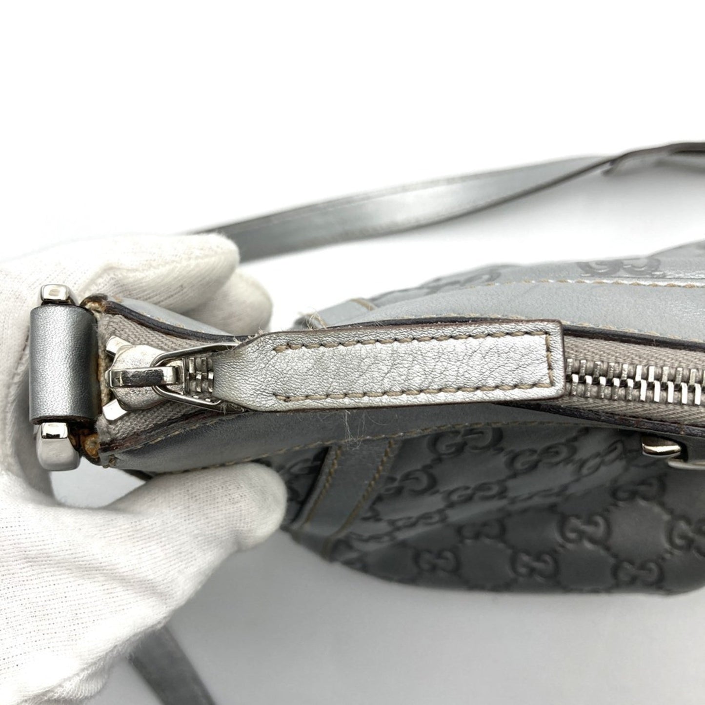 Gucci Abbey Silver Leather Shoulder Bag ( )