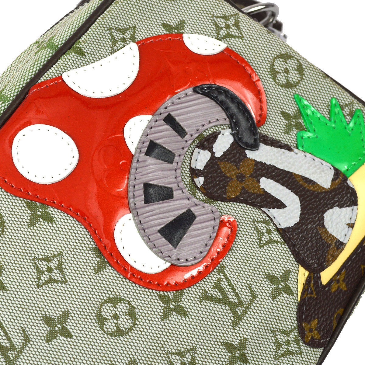 Louis Vuitton 2002 Pochette Conte De Fees Handbag M92274