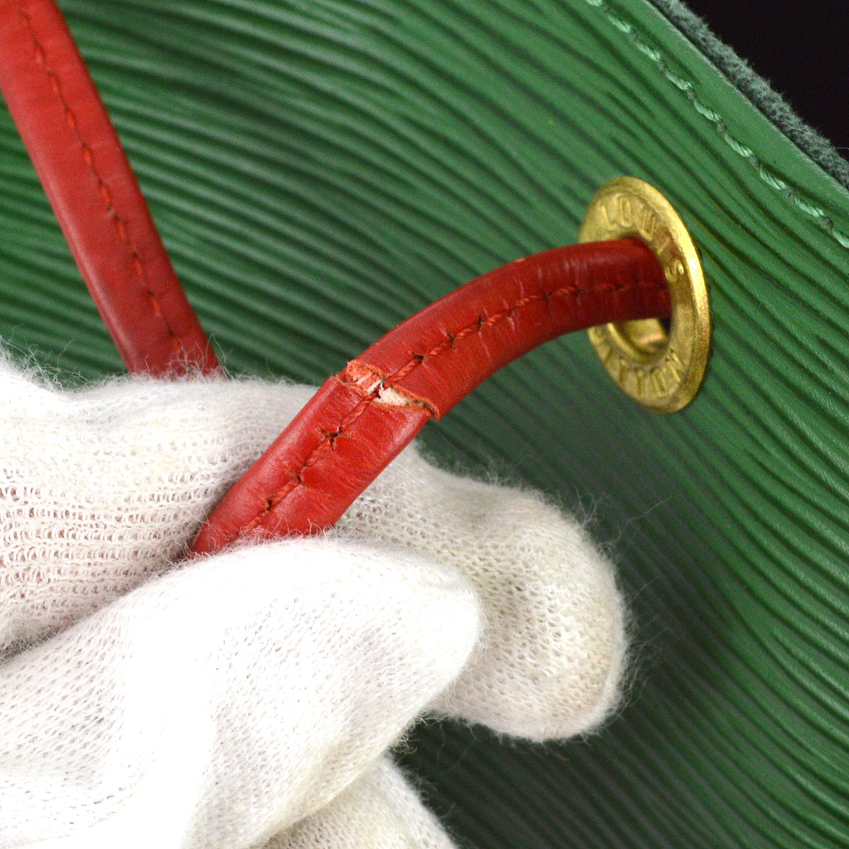 Louis Vuitton 1995 Green Red Epi Petite Noe Bucket Shoulder Bag M44147