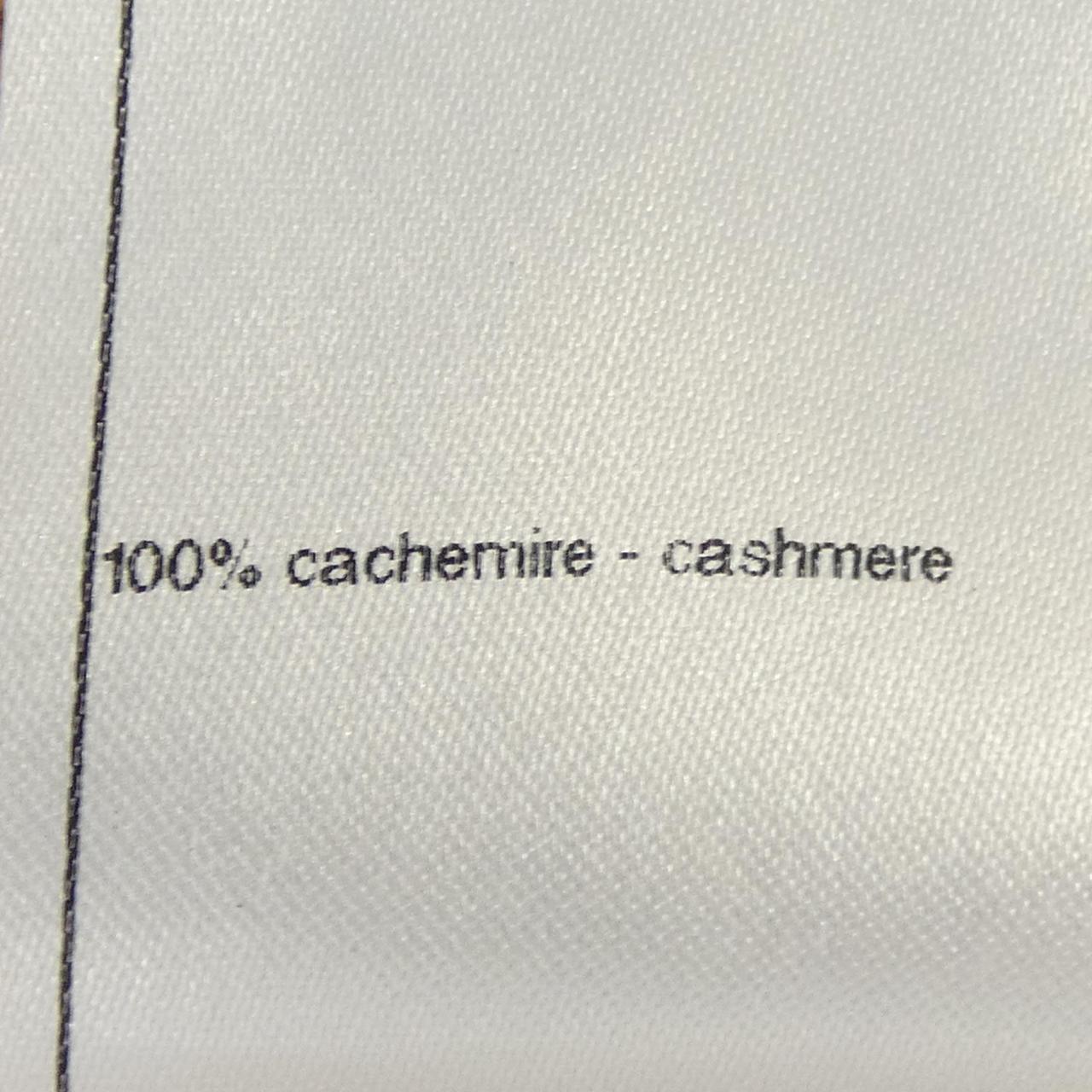 Chanel P65607K61302 100% Cashmere Cardigan Handbag