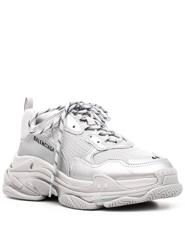 Luxury Balenciaga Trending 2026 Triple S Low Top Sneakers Silver Metallic