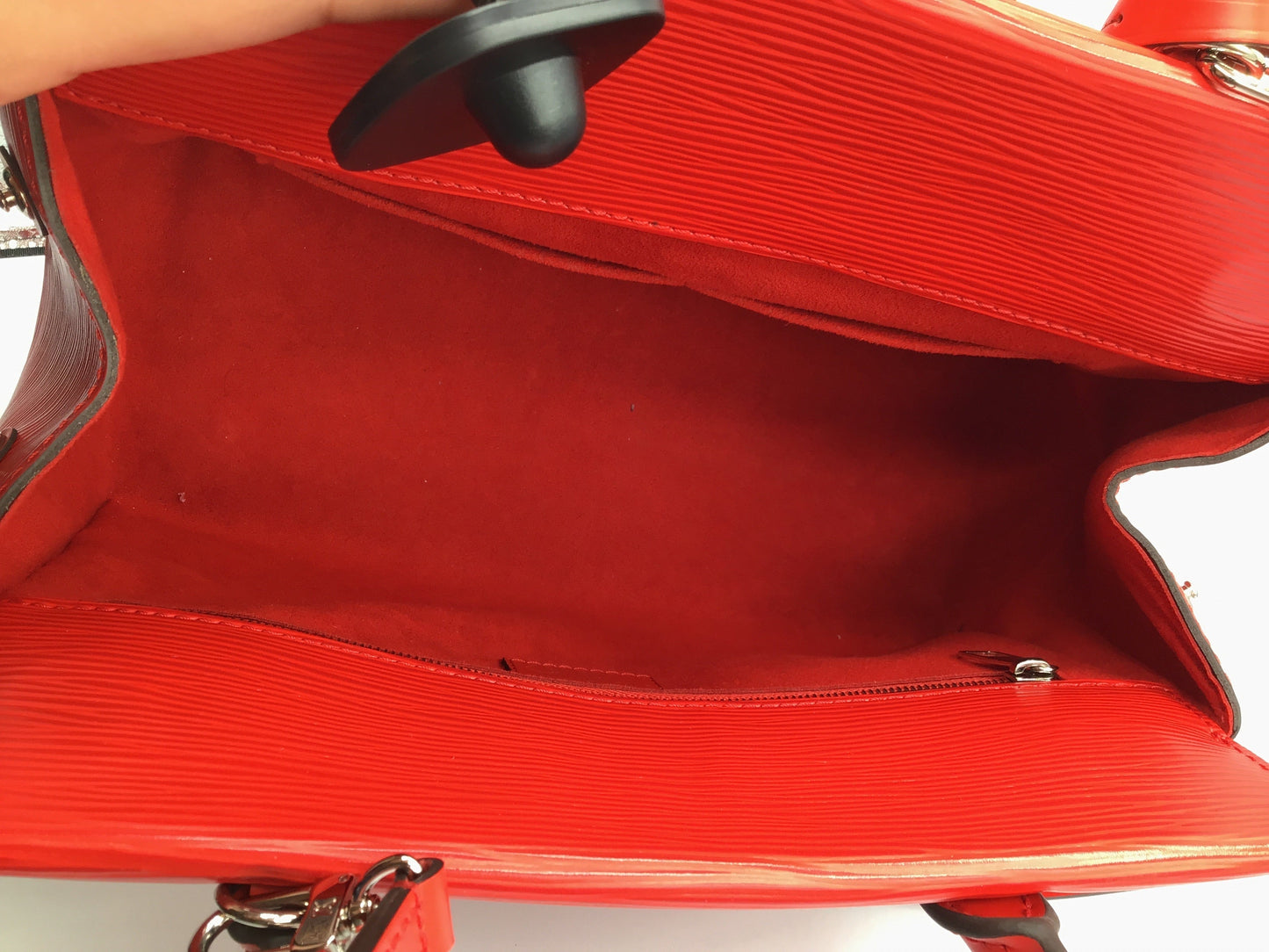 Handbag Designer By Louis Vuitton Size: Medium