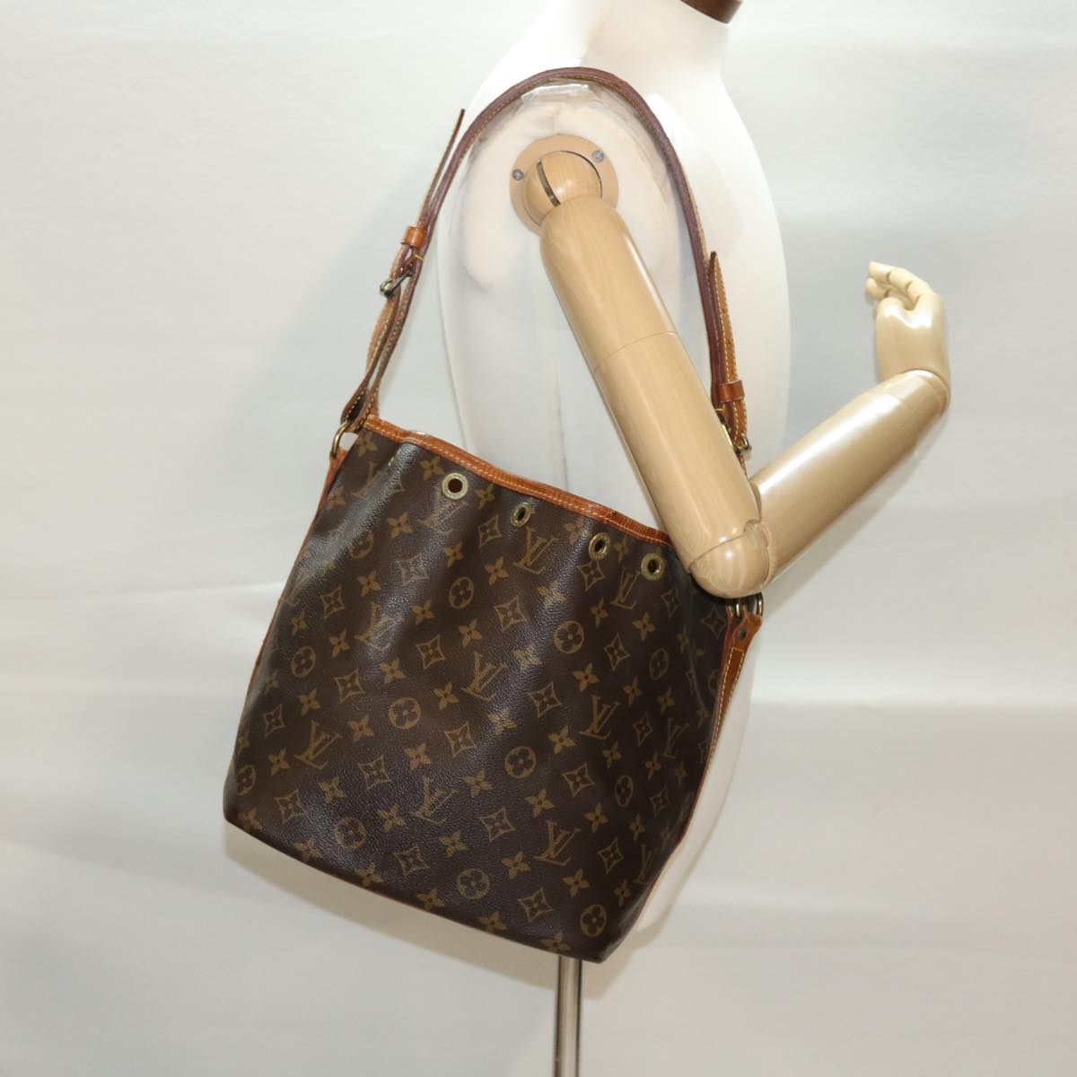 LOUIS VUITTON Monogram Petit Noe Shoulder Bag M42226 LV 40620