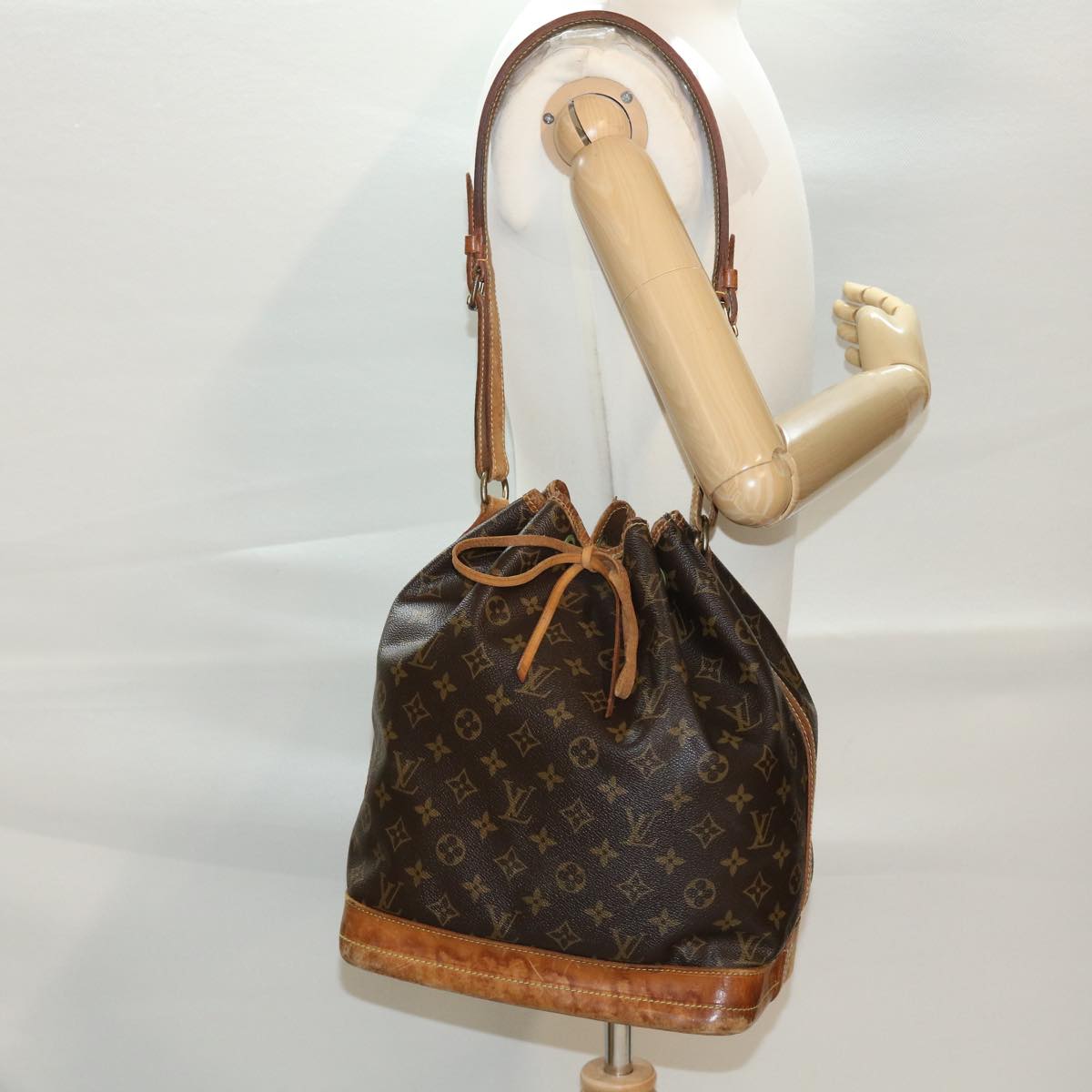 LOUIS VUITTON Monogram Noe Shoulder Bag M42224 LV 40687