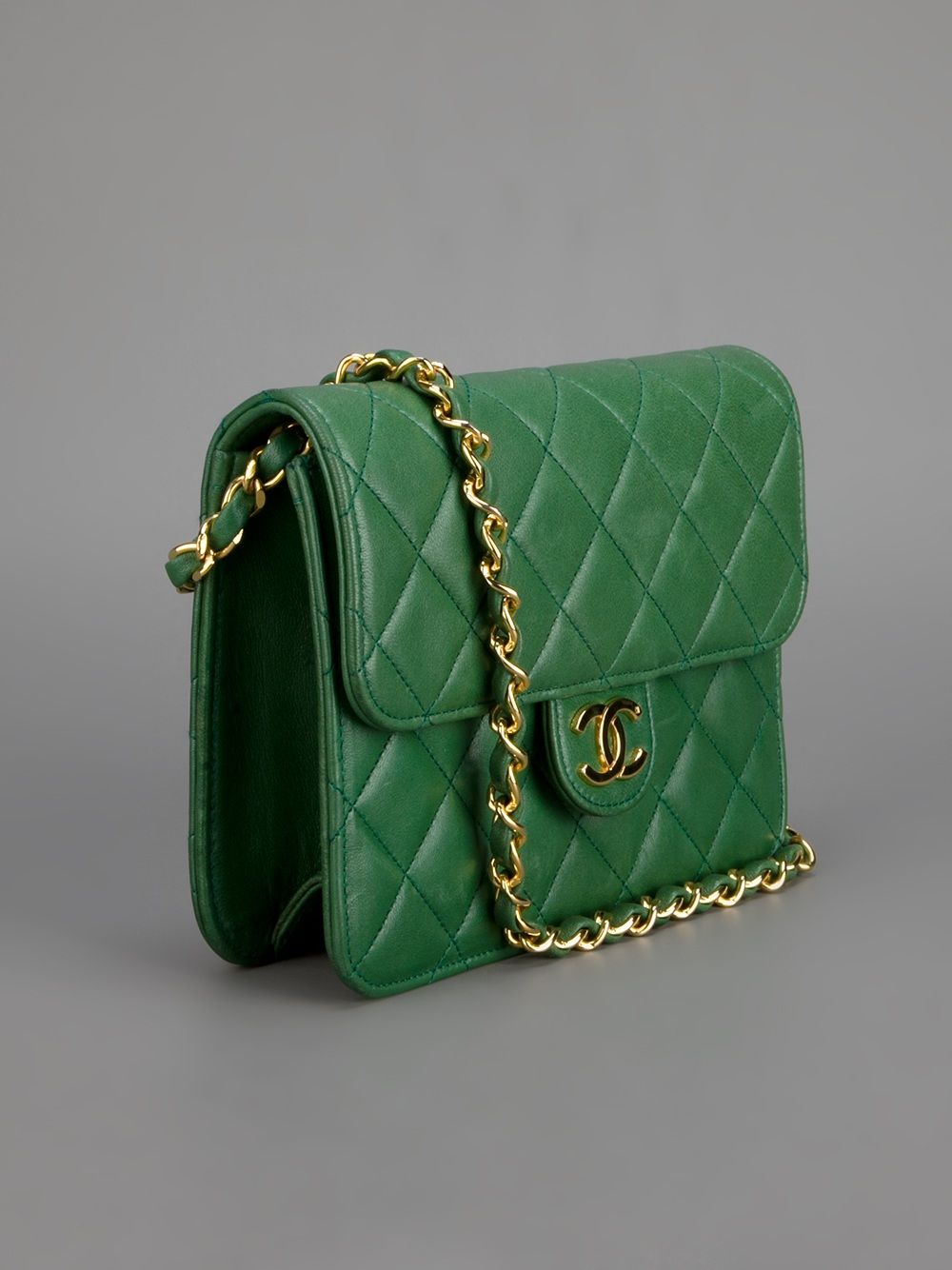 Chanel Classic Clutch Witch Chain CWC Caviar Green SiLouis Vuittoner-Toned