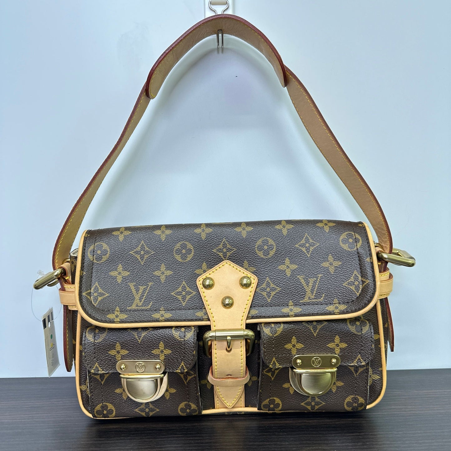 Louis Vuitton Manhattan Monogram Shoulder bag Brown LB121587