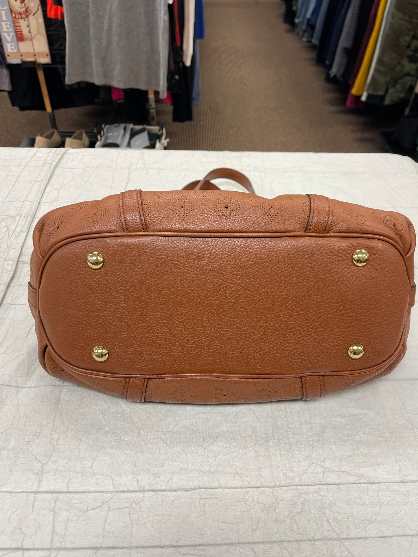 Handbag Luxury Designer By Louis Vuitton Size: Medium