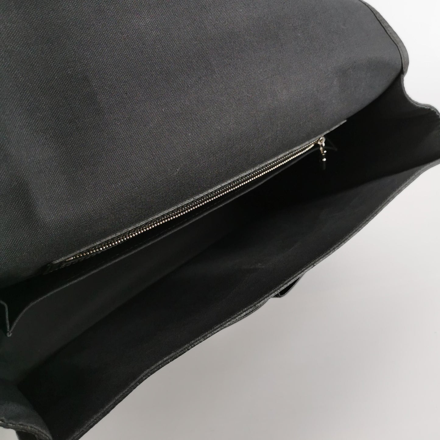 Louis Vuitton Taiga Alexei Leather Crossbody Bag 250502781174943