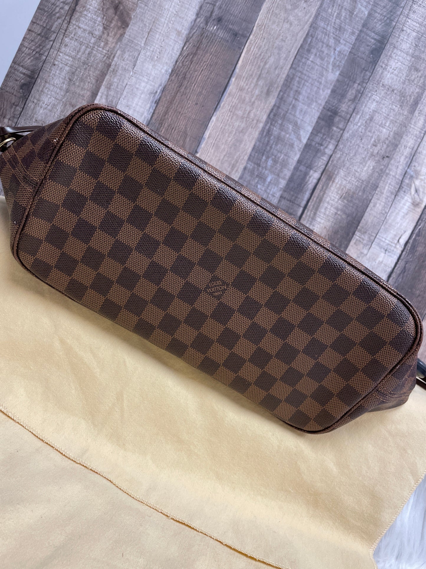 Handbag Luxury Designer By Louis Vuitton Size: Large