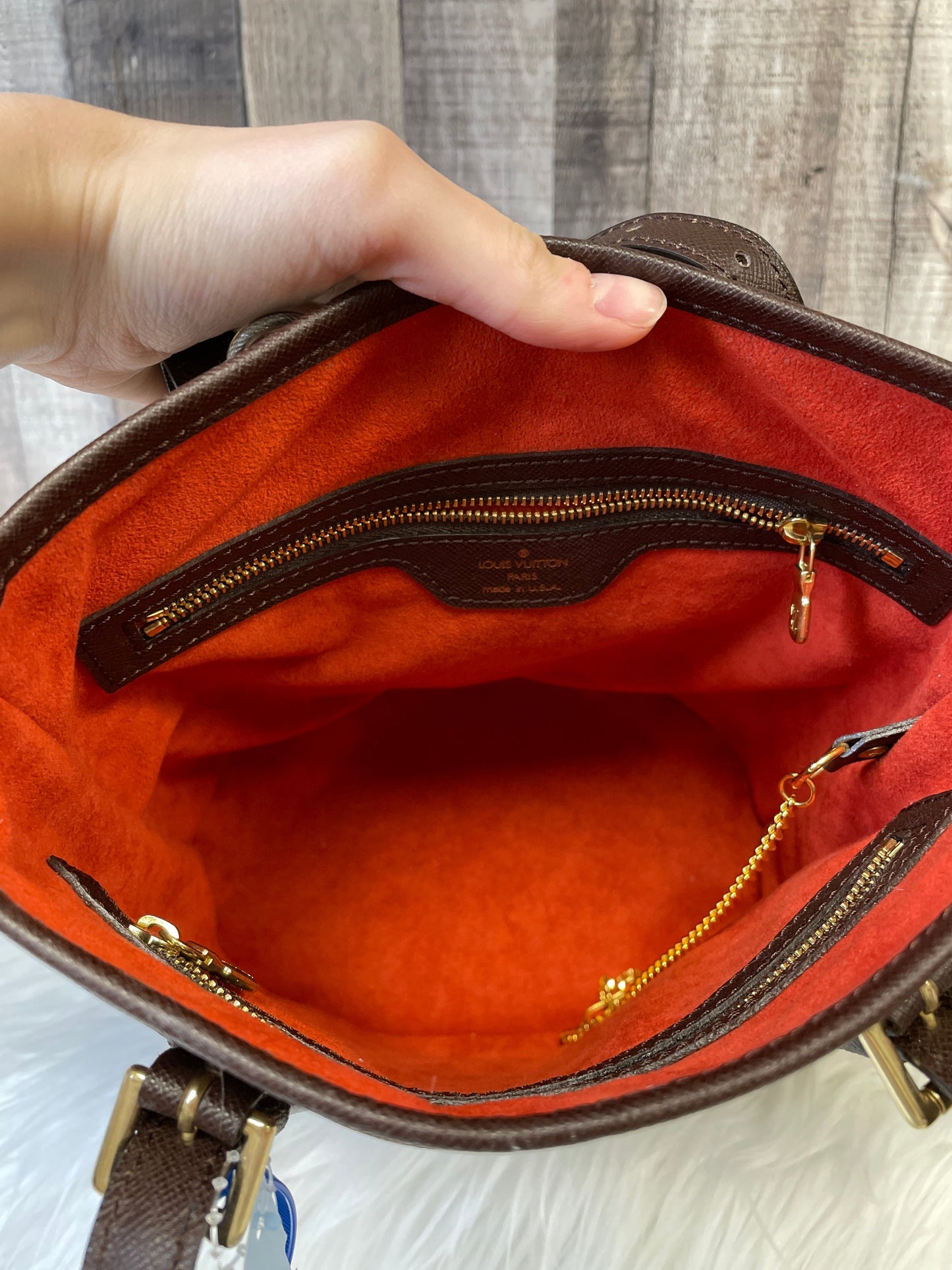 Handbag Designer By Louis Vuitton Size: Large