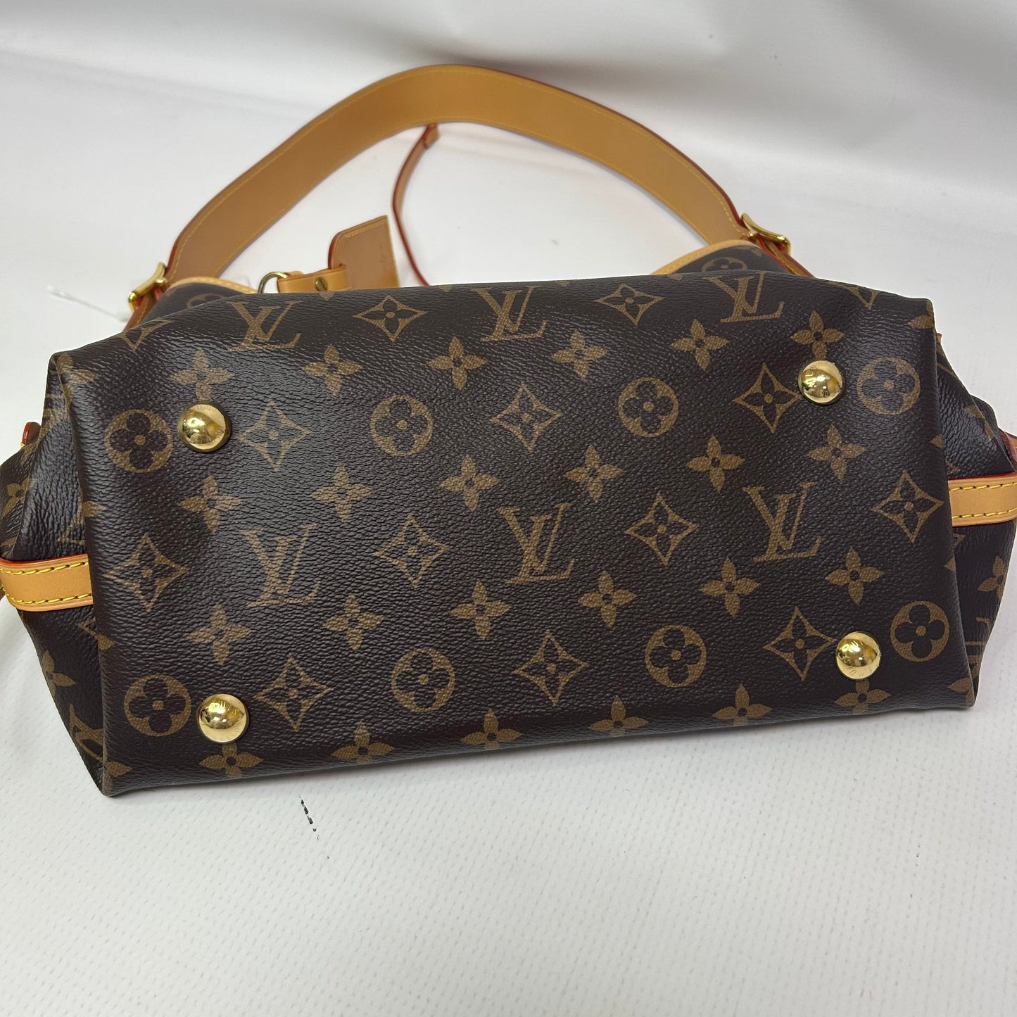 Handbag Luxury Designer By Louis Vuitton Size: Medium