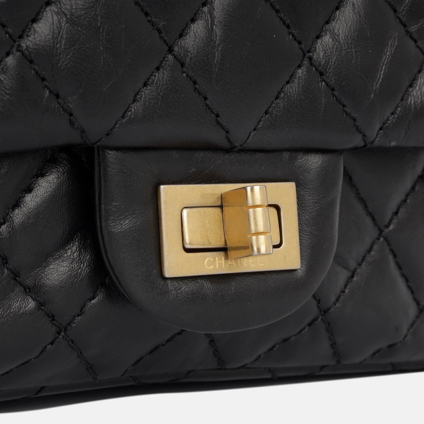 Chanel 2.55 Reissue - 225