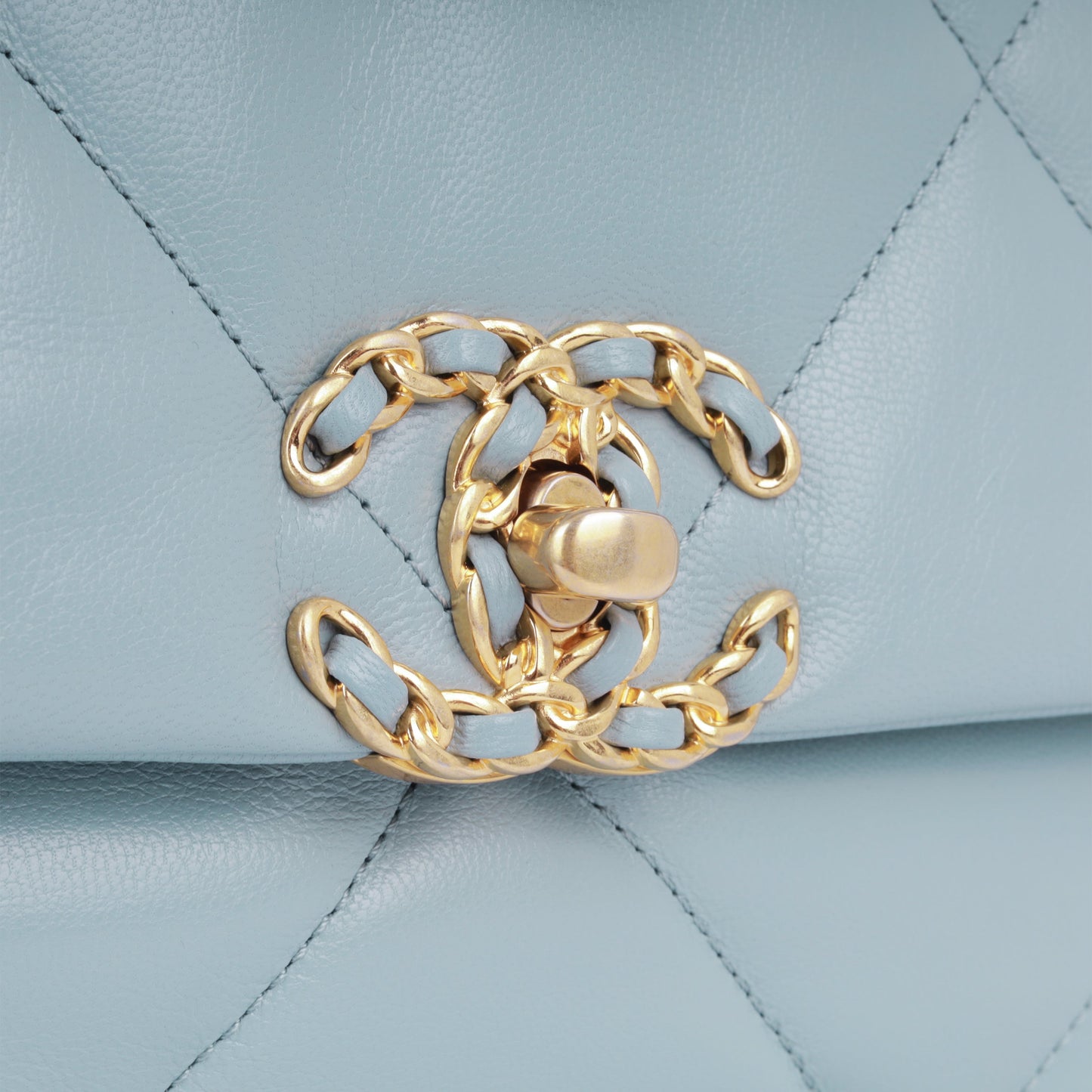 Chanel Chanel 19 - Small