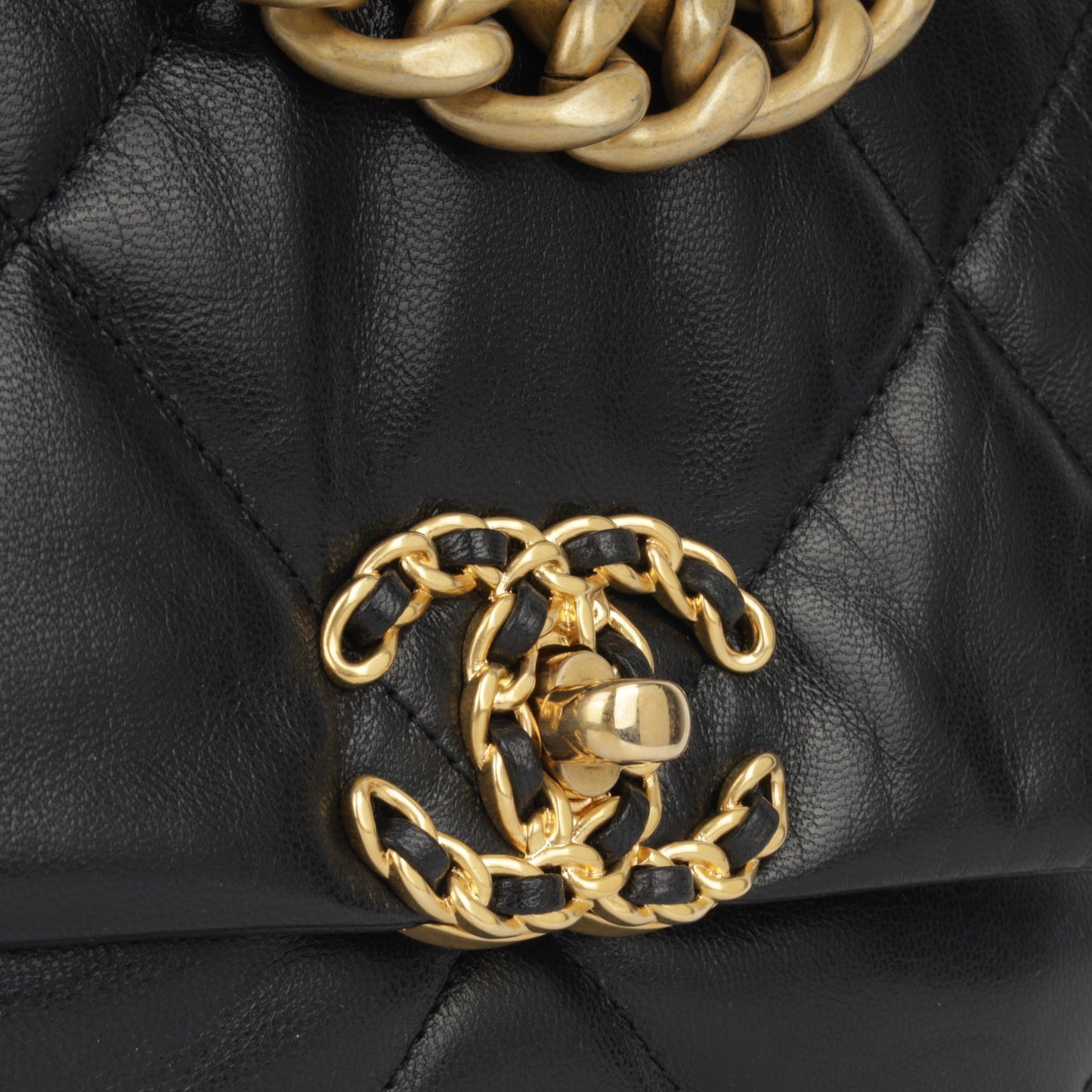 Chanel Chanel 19 - Small