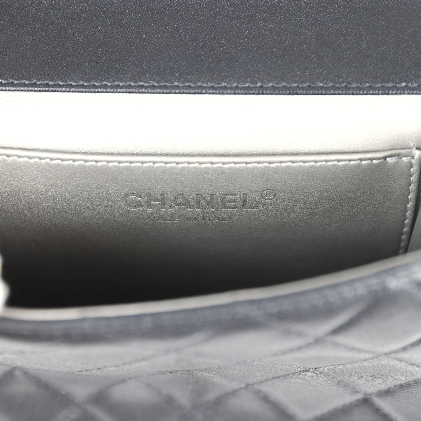 Chanel Chic Pearls Flap Bag Black Calfskin Aged Ruthenium Hardware