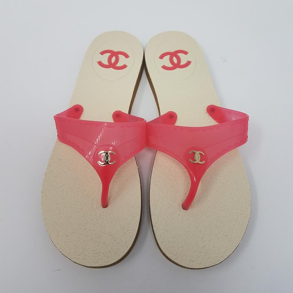 CHANEL INTERLOCKING CC RUBER THONG SLIDES