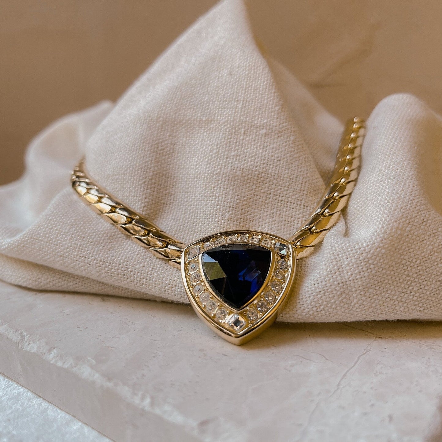 CHRISTIAN DIOR VINTAGE SNAKE CHAIN BLUE CRYSTAL CENTERPIECE CHOKER